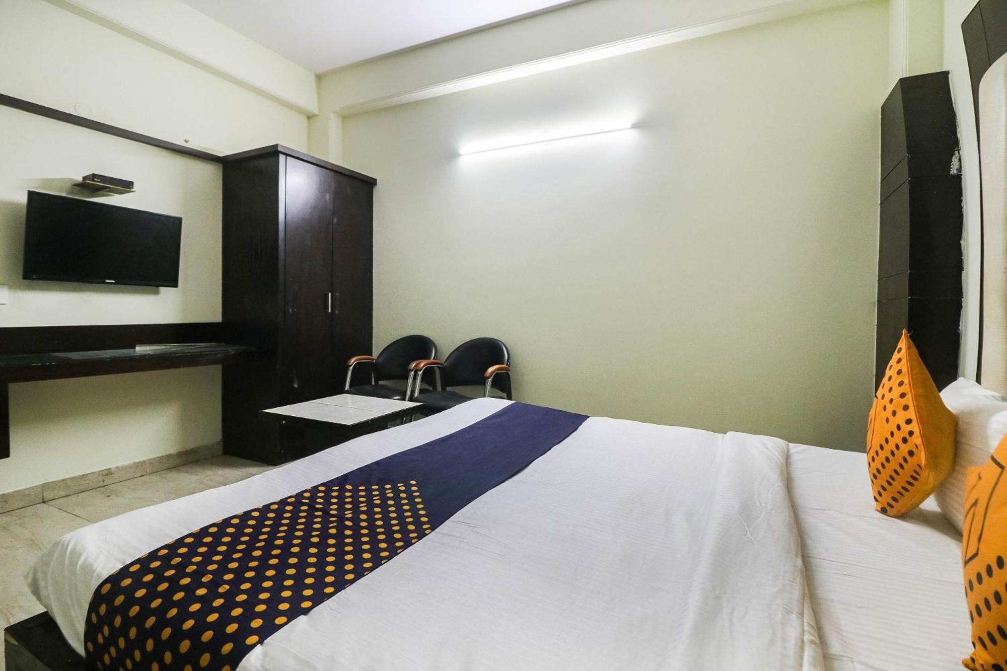 Spot On Hotel Grace Near Star Mall Gurgaon Zewnętrze zdjęcie