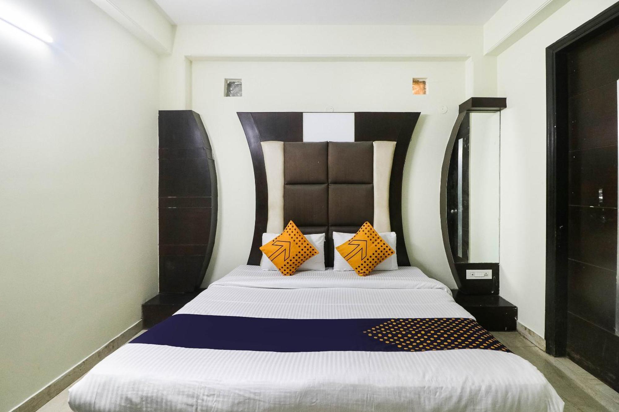 Spot On Hotel Grace Near Star Mall Gurgaon Zewnętrze zdjęcie