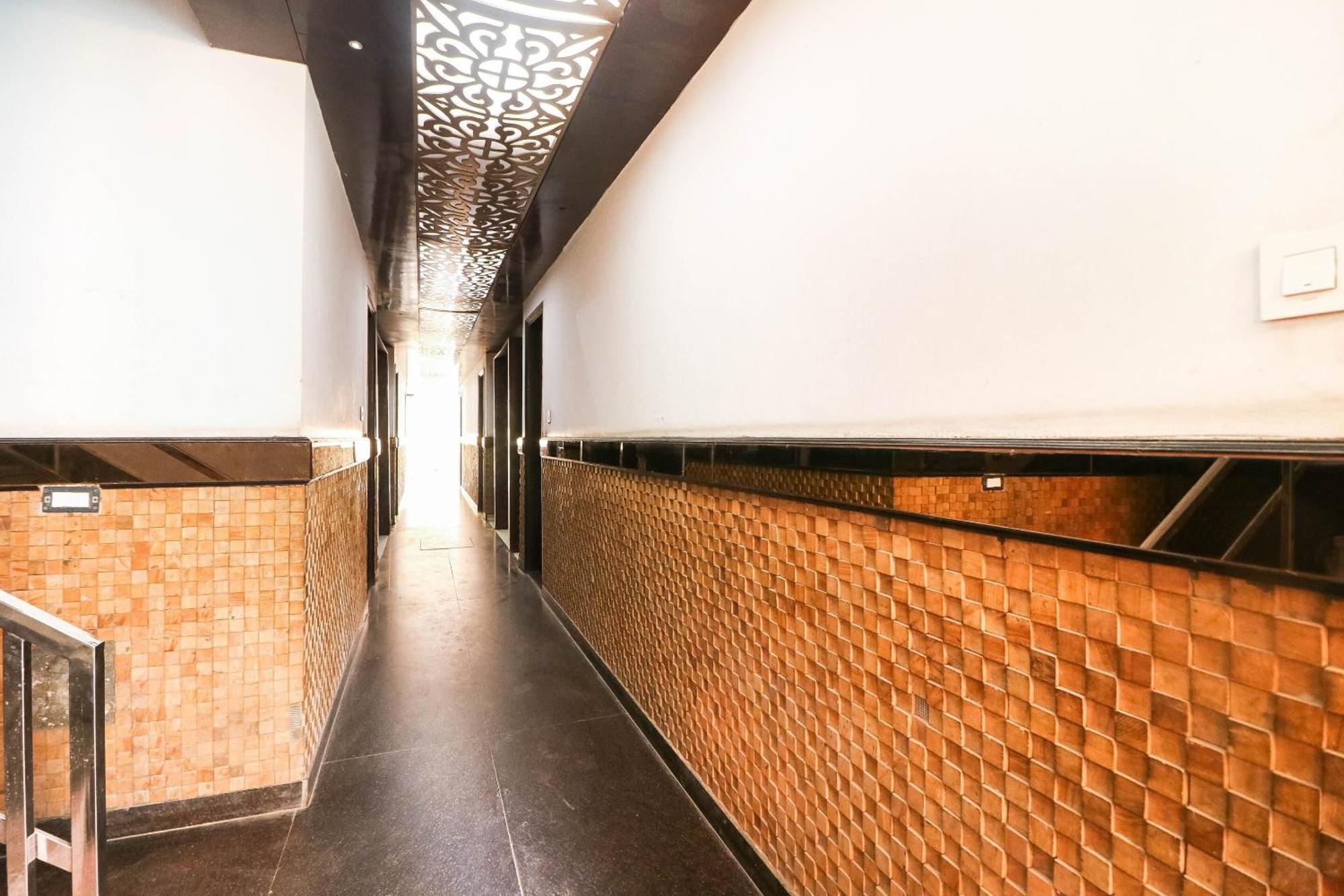 Spot On Hotel Grace Near Star Mall Gurgaon Zewnętrze zdjęcie